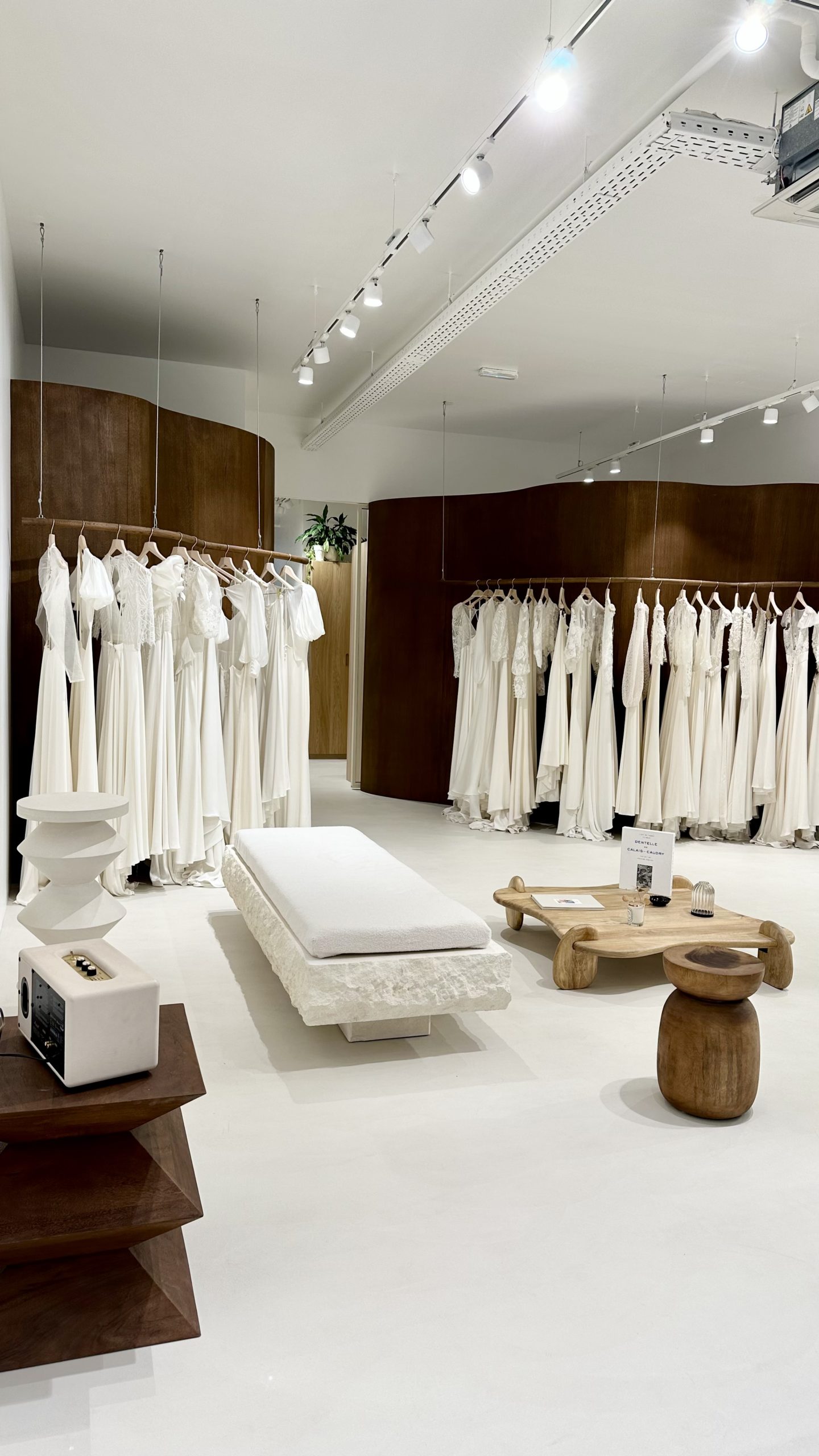 Showroom robes de mariées lyon caroline takvorian