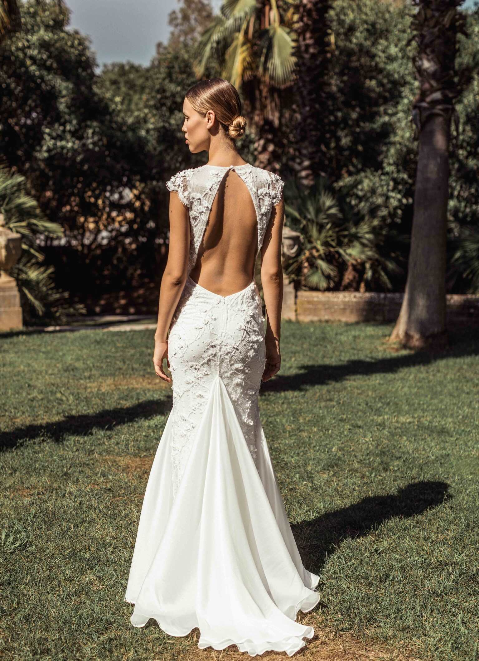 Dos nu de la robe de mariée sirène couture Riviera Caroline Takvorian