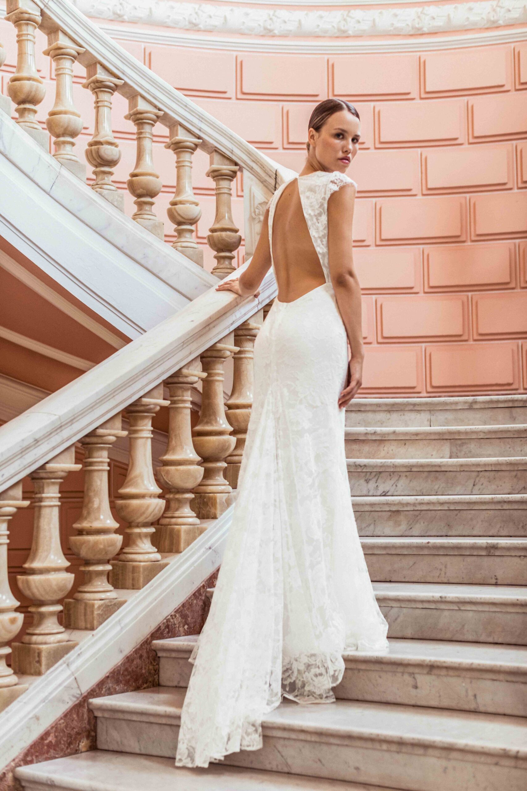 robe de mariée sirène dos nu de la créatrice Caroline Takvorian Riviera