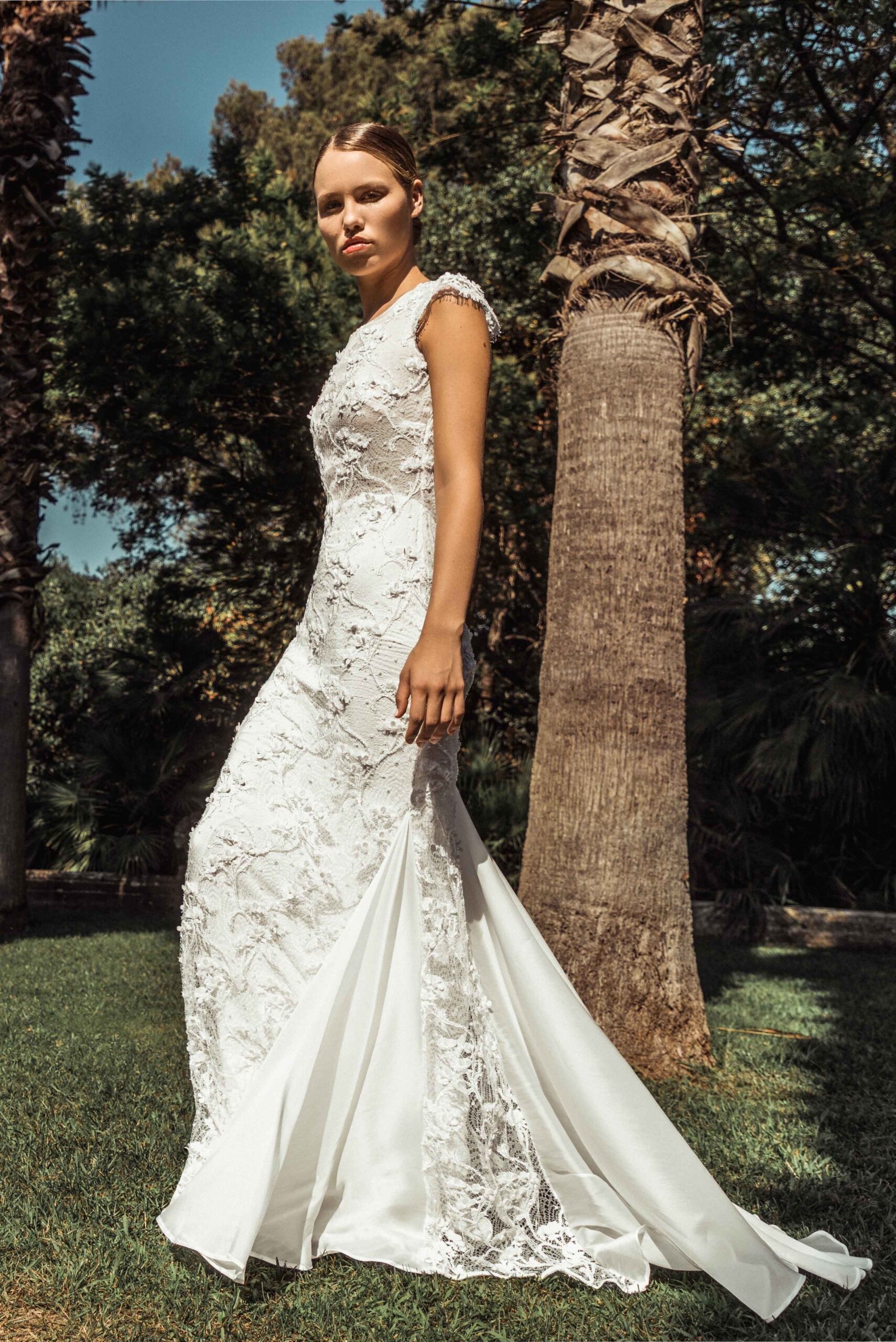 Robe de mariée sirène en dentelle perlée caroline Takvorian paris