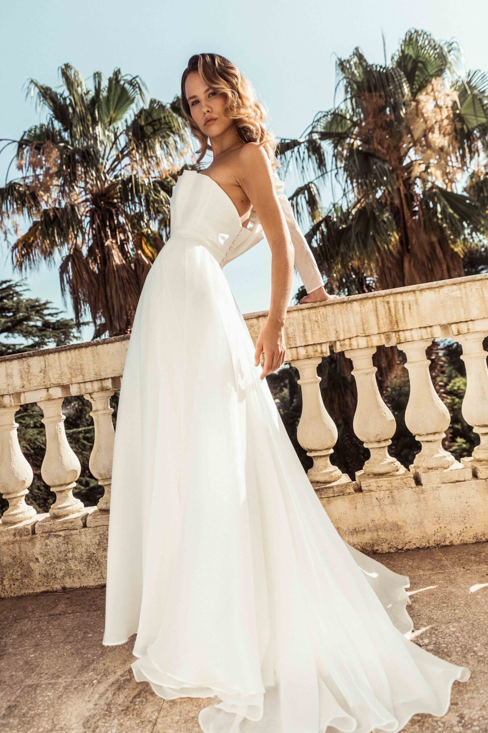 Vue de dos de la robe de mariée Lympia Caroline Takvorian, création haute couture essayage à Paris et Lyon