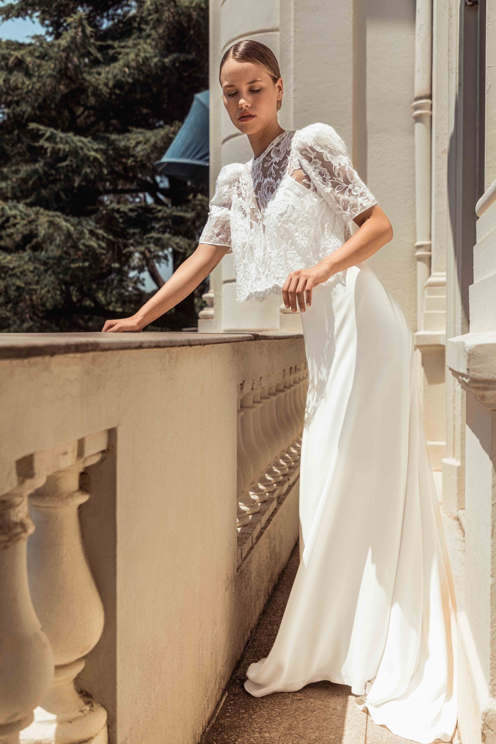 Robe de mariée deux-pièces May et Solstice présentée dans notre showroom de Paris