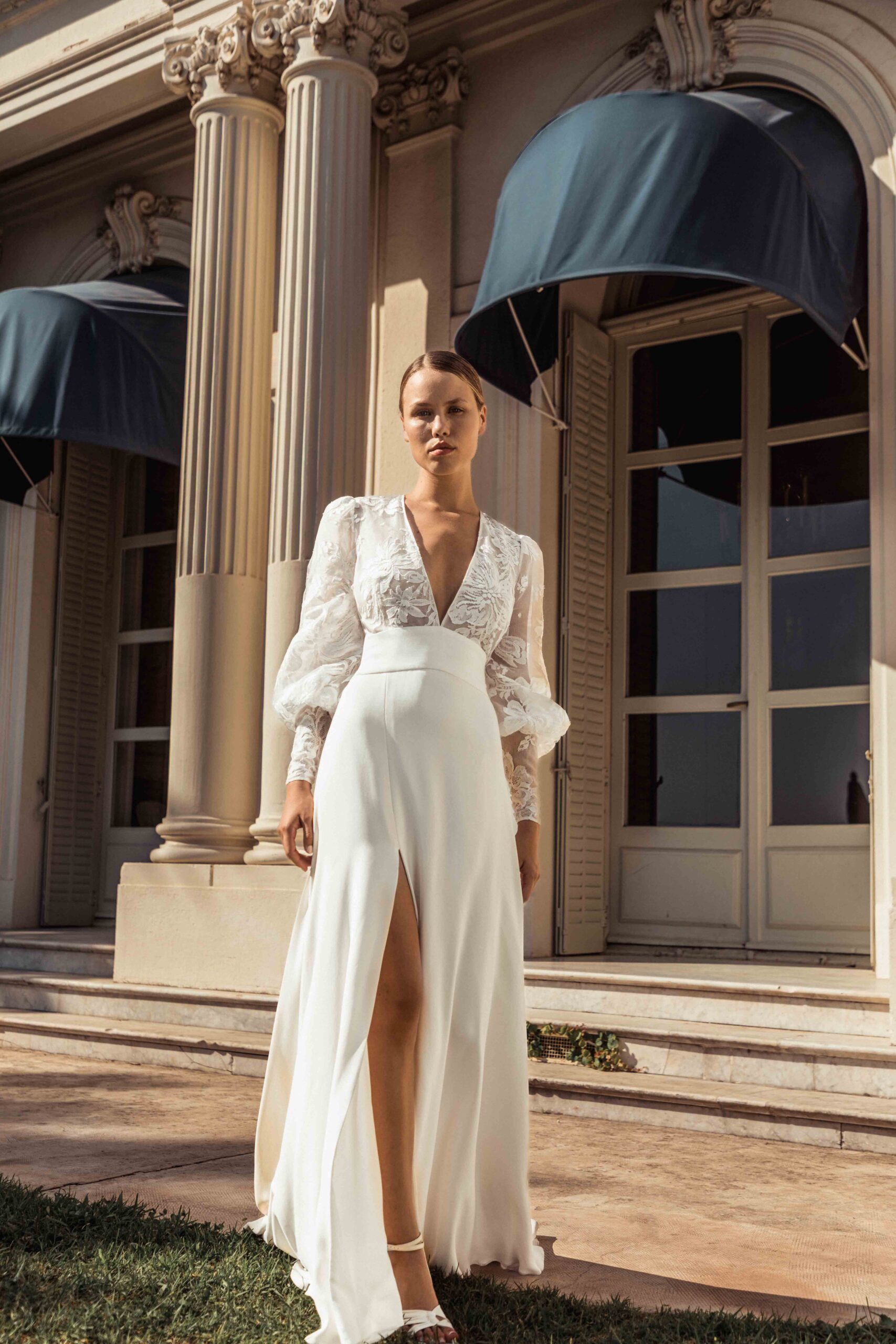 Robe Muse Caroline Takvorian, modèle bohème couture avec manches ballon et ceinture large, essayage disponible à Lyon et Paris.